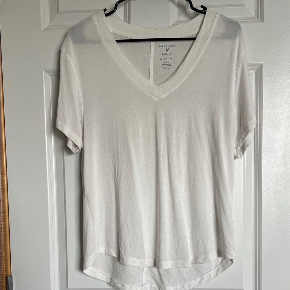 American Eagle Outfitters Soft and Sexy White V Neck T Shirt Size S